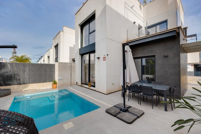 Villa in Villamartin - view 1