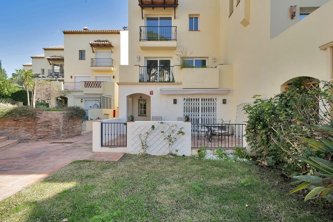 Apartment in Nueva Andalucia - view 1