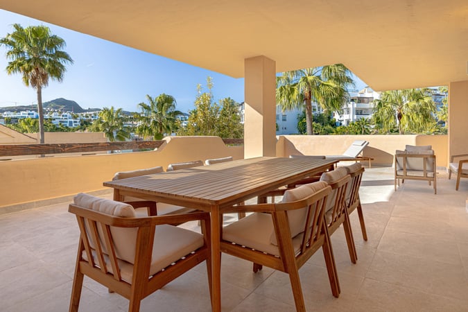 Apartment in Benahavis - view 1