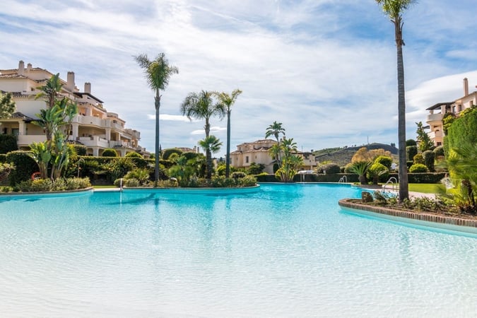 Apartment in Benahavis - view 1