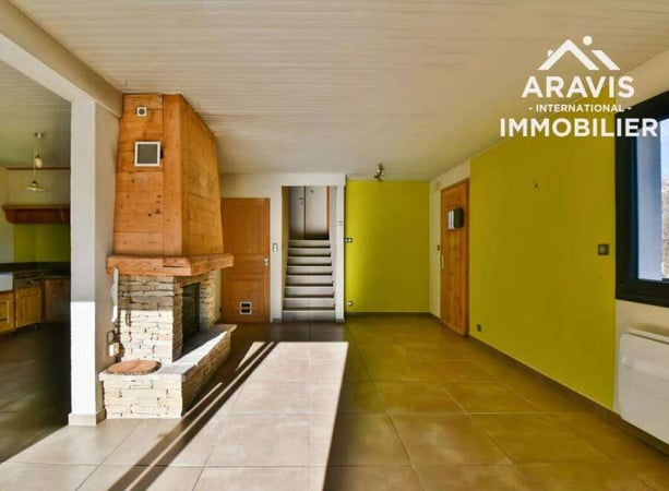 Villa in Lathuile - view 1