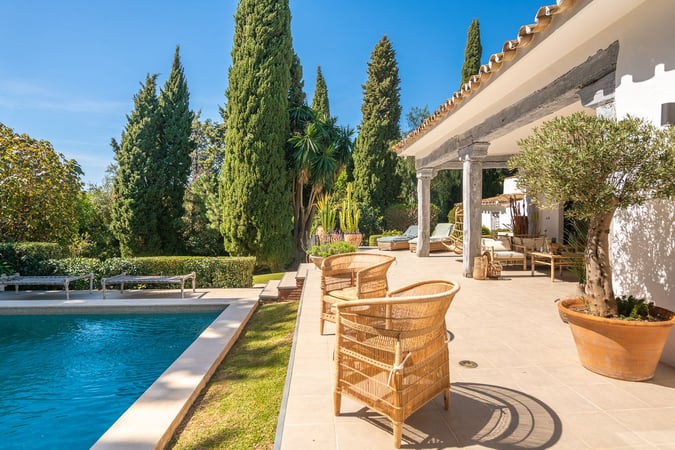 Villa in Artola - view 1