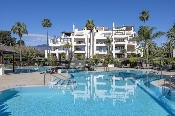 Apartment in Estepona - view 1