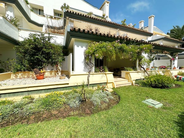 Apartment in Estepona - view 1