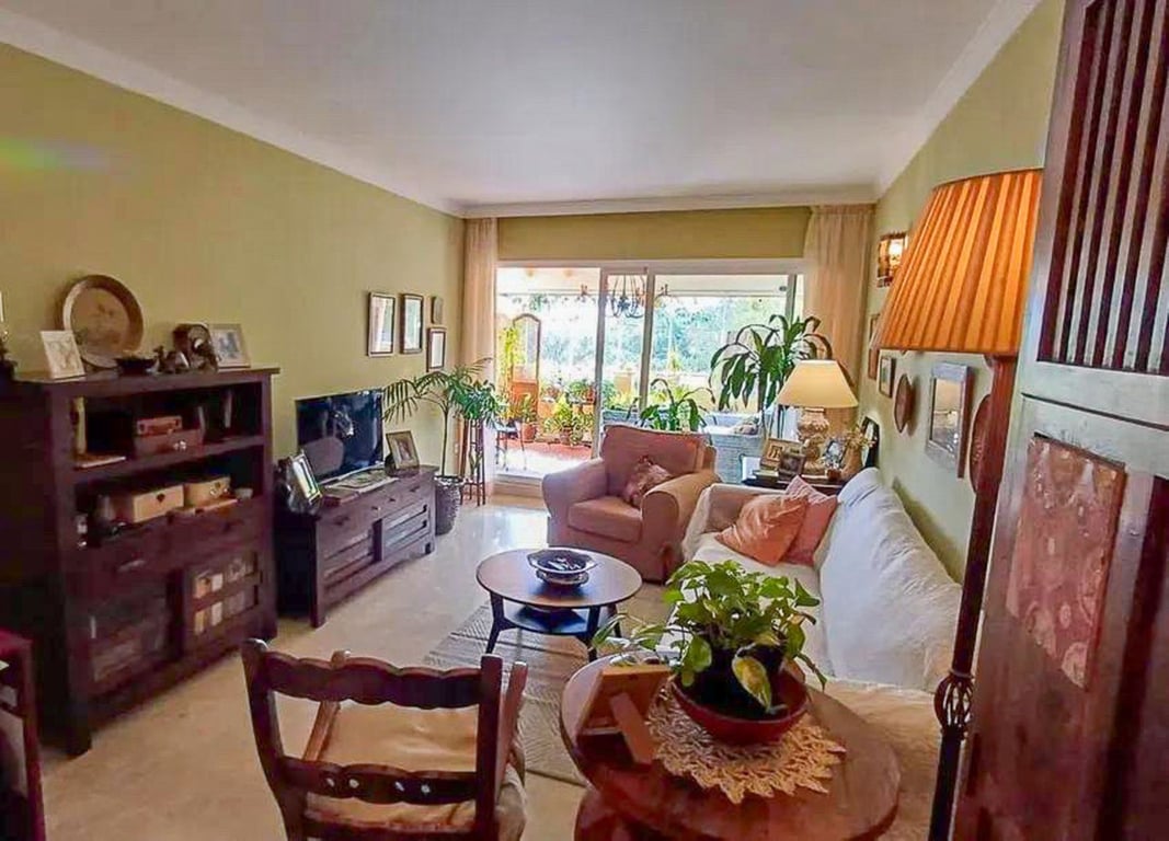 Apartment in Elviria - Image 2