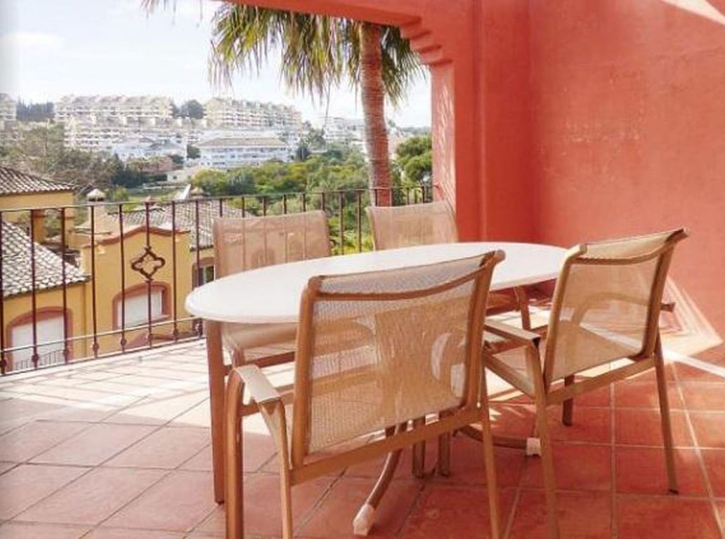 Apartment in Puerto Banus - Image 2