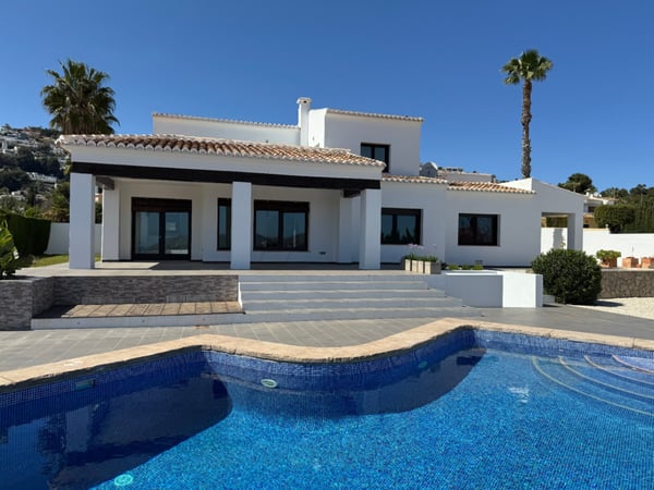 Villa in Moraira - view 1