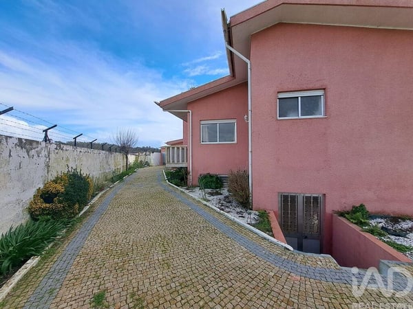 House in Guilhabreu - view 1