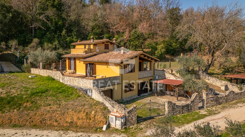House in Umbria - view 1