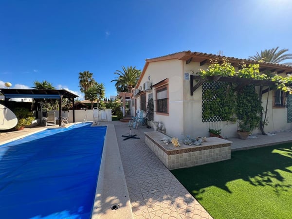 Villa in Cabo Roig - view 1