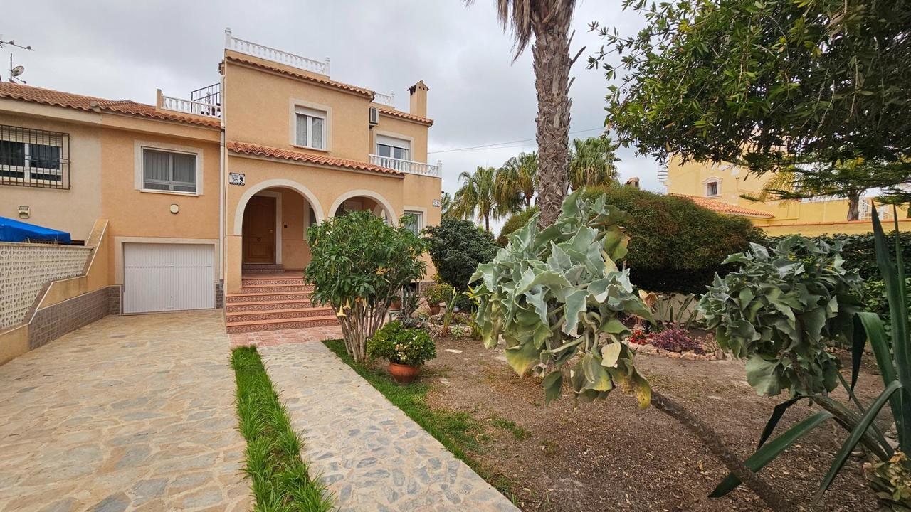 Villa in Torrevieja - Image 2