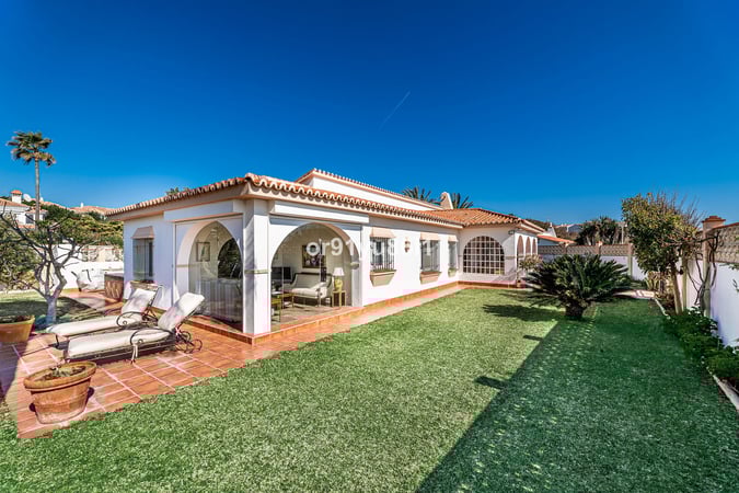 Villa in Elviria - view 1