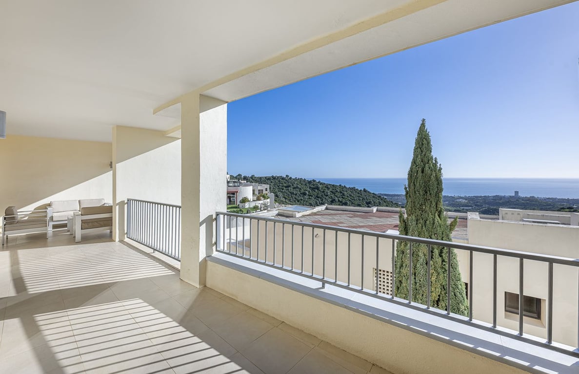 Apartment in Marbella - Image 2