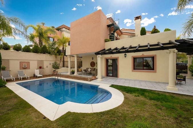 Villa in Coin - view 1