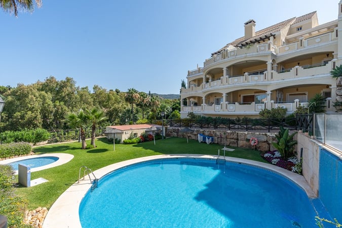 Apartment in Elviria - view 1