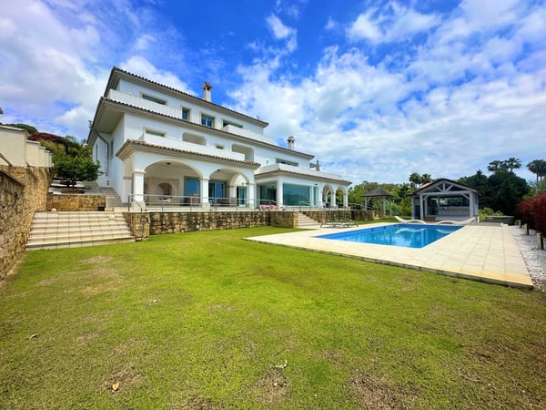 Villa in Sotogrande - view 1