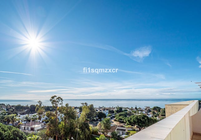 Apartment in Marbella Del Este - view 1