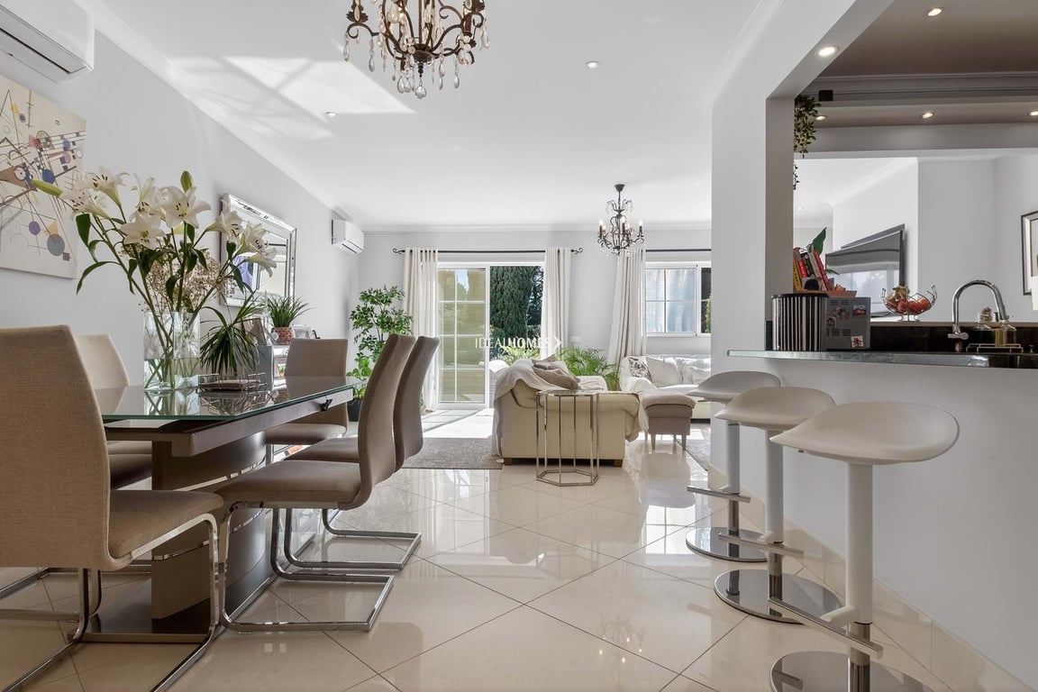 House in Quarteira - Image 3