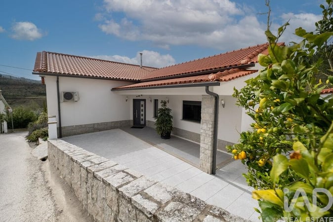 House in Coja - view 1