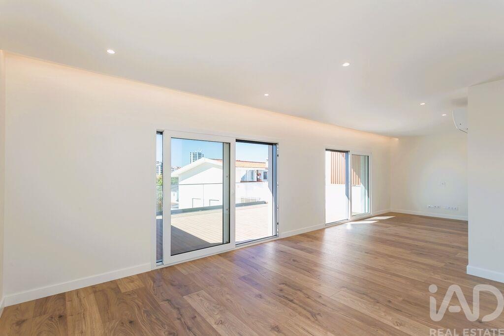 Apartment in Cascais - Image 3