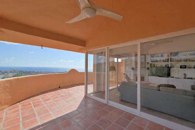 Penthouse in Sitio de Calahonda - view 1