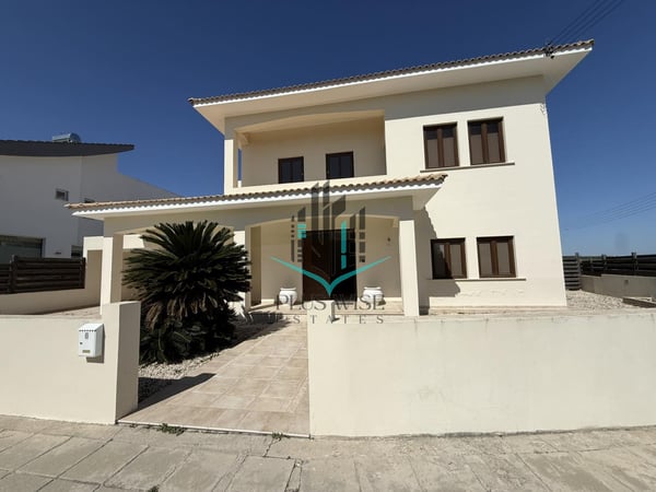 Villa in Aradippou - view 1