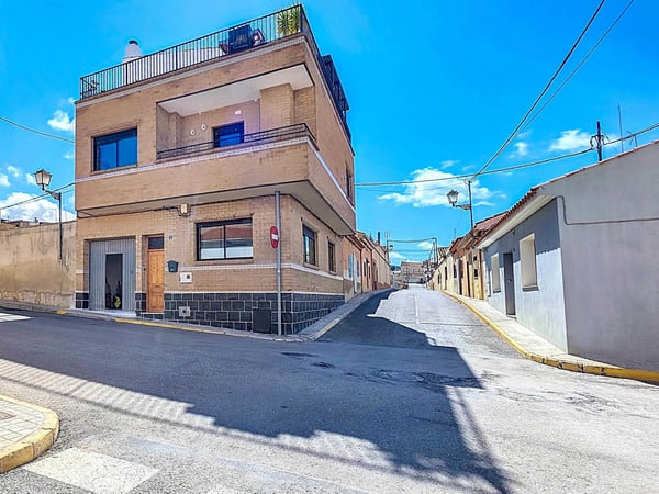 House in Pinoso - view 1