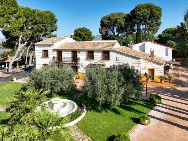 House in Petrel - view 1