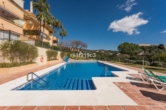Apartment in Elviria - view 1
