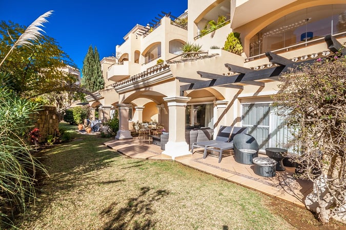 Apartment in Elviria - view 1