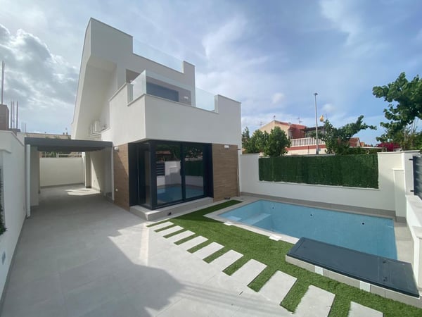House in Los Alcazares - view 1