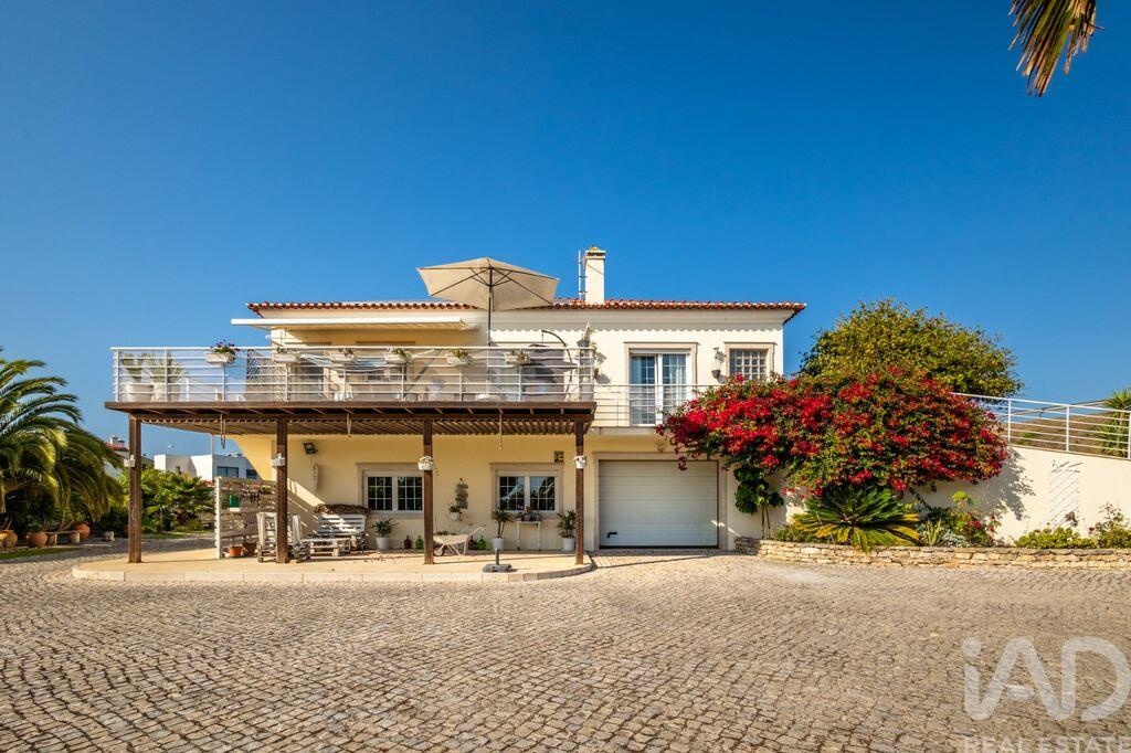 House in Sao Martinho do Porto - Image 2