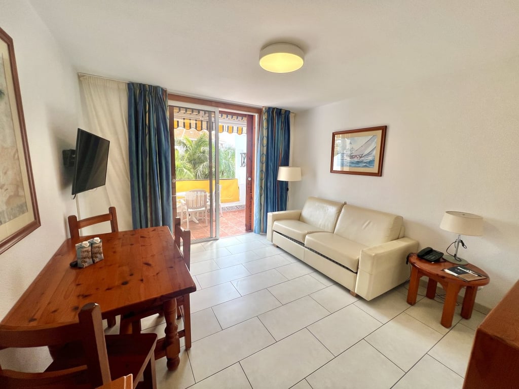 Apartment in Playa de las Americas - Image 2