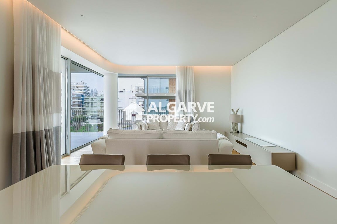 Apartment in Quarteira - Image 2