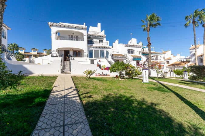 Apartment in Villamartin - view 1