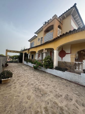 Villa in Molins - view 1