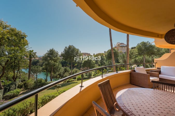 Apartment in Elviria - view 1