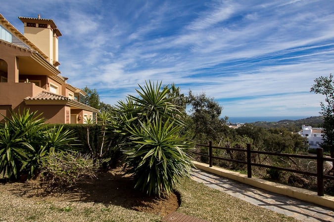 Apartment in La Mairena - view 1