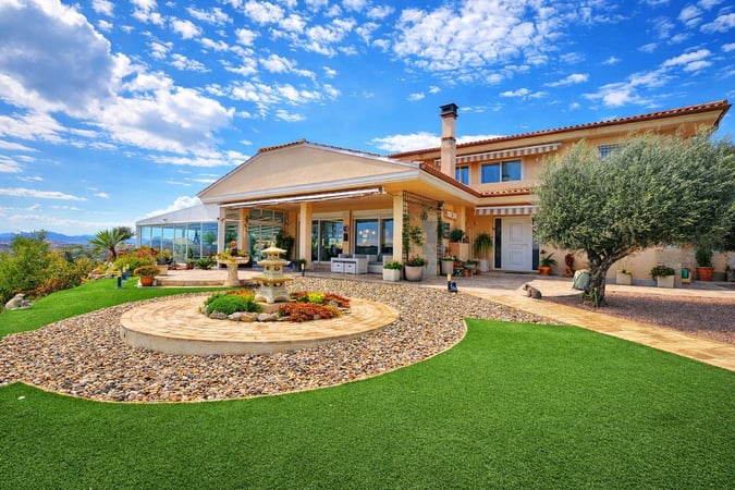 Villa in Torremendo - view 1