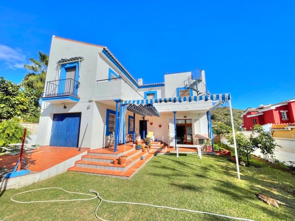 Villa in Chilches - view 1