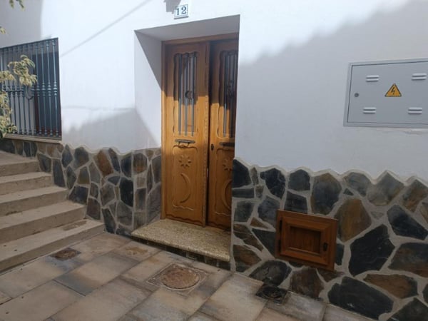House in Guaro - view 1