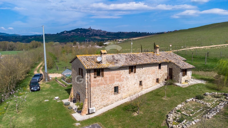 House in Todi - view 1