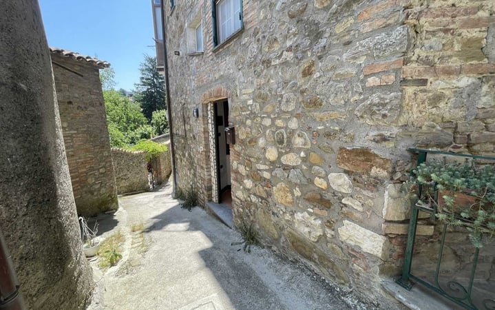 House in Ficulle - view 1