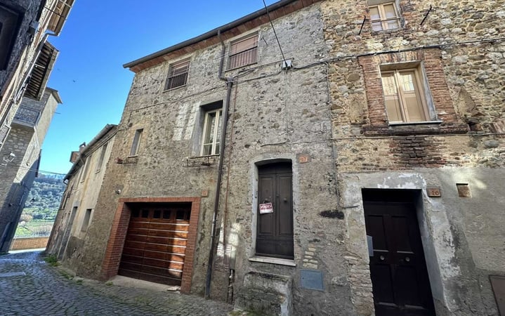 House in Ficulle - view 1