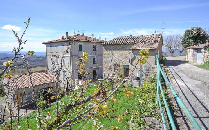 House in Montegabbione - view 1