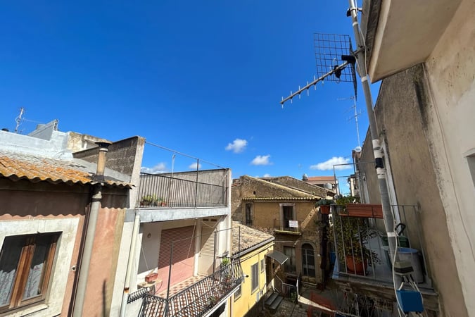 House in San Michele di Ganzaria - view 1