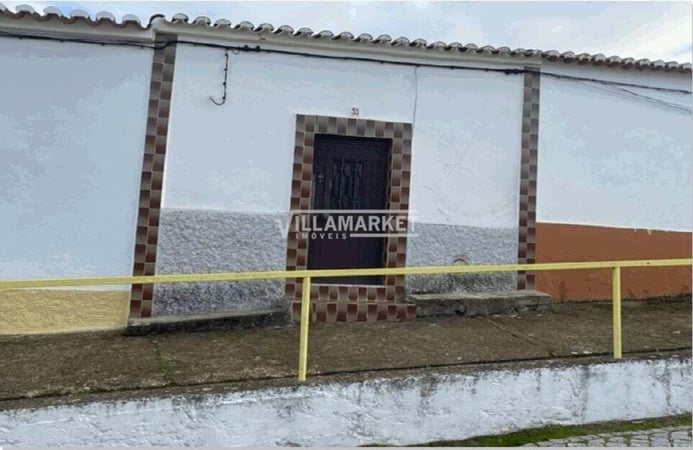 House in Sobral da Adica - view 1