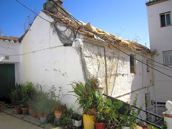 Villa in Arenas - view 1