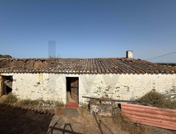 Villa in Martim Longo - view 1