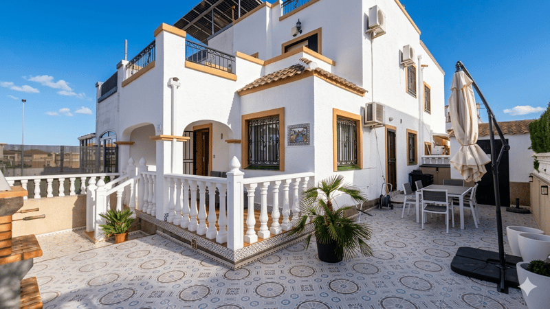 Villa in Playa Flamenca - view 1
